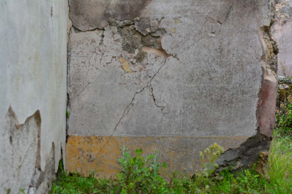 IX.5.18 Pompeii. March 2017. Room f, lower east wall in north-east corner.
Foto Christian Beck, ERC Grant 681269 DÉCOR.