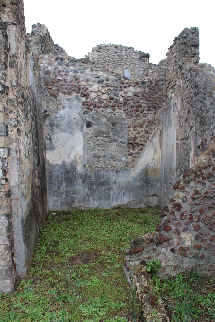 IX.5.18 Pompeii. May 2019.
Room g, looking through doorway into cubiculum in north-west corner of atrium.
Foto Christian Beck, ERC Grant 681269 DÉCOR.