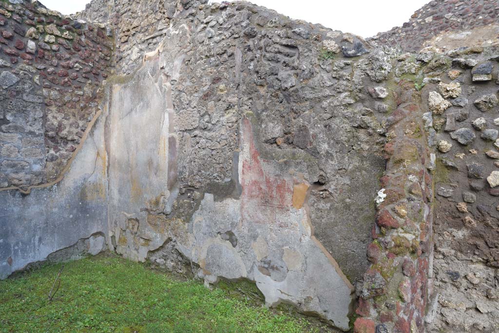 IX.5.18 Pompeii. March 2018. Room “g”, looking towards north-west corner and north wall, with area “z”, on right.
Foto Annette Haug, ERC Grant 681269 DÉCOR.