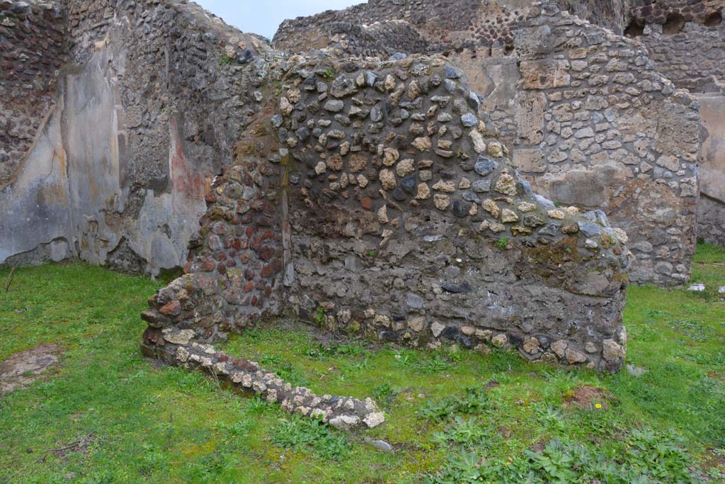 IX.5.18 Pompeii. March 2018. Room “z”, looking north-west from atrium “b”, with room “g”, on left.
Foto Annette Haug, ERC Grant 681269 DÉCOR.