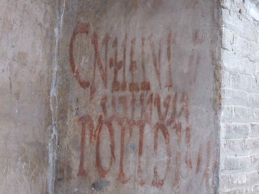IX.7.5 Pompeii. December 2006. Graffiti outside workshop of Verecundus. According to Epigraphik-Datenbank Clauss/Slaby (See www.manfredclauss.de) CIL IV records this as two entries &#10;Cn(aeum)  Helvium &#10;Sabinum    [CIL IV 7831]&#10;&#10;Popidium &#10;aed(ilem)  o(ro)  v(os)  f(aciatis)    [CIL IV 7832] &#10;&#10;Also see Varone, A. and Stefani, G., 2009. Titulorum Pictorum Pompeianorum, Rome: L’erma di Bretschneider. (p. 398)&#10;