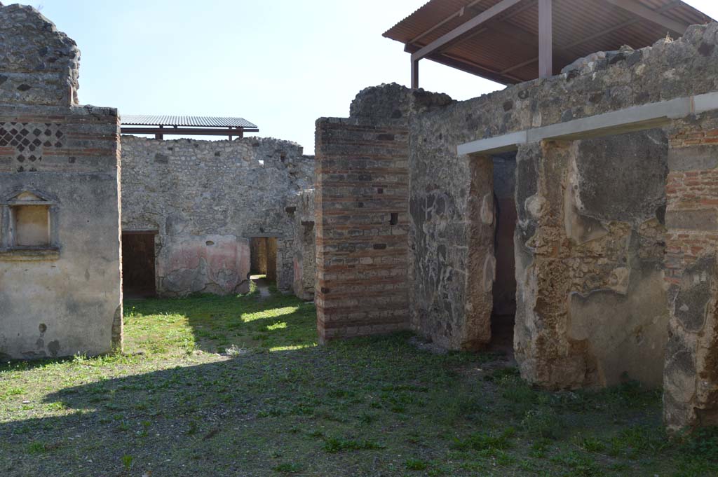 IX.7.20 Pompeii. October 2017.
Looking south across atrium towards room (k), with entrance corridor and doorway to room (c), on right.
Foto Taylor Lauritsen, ERC Grant 681269 DÉCOR.