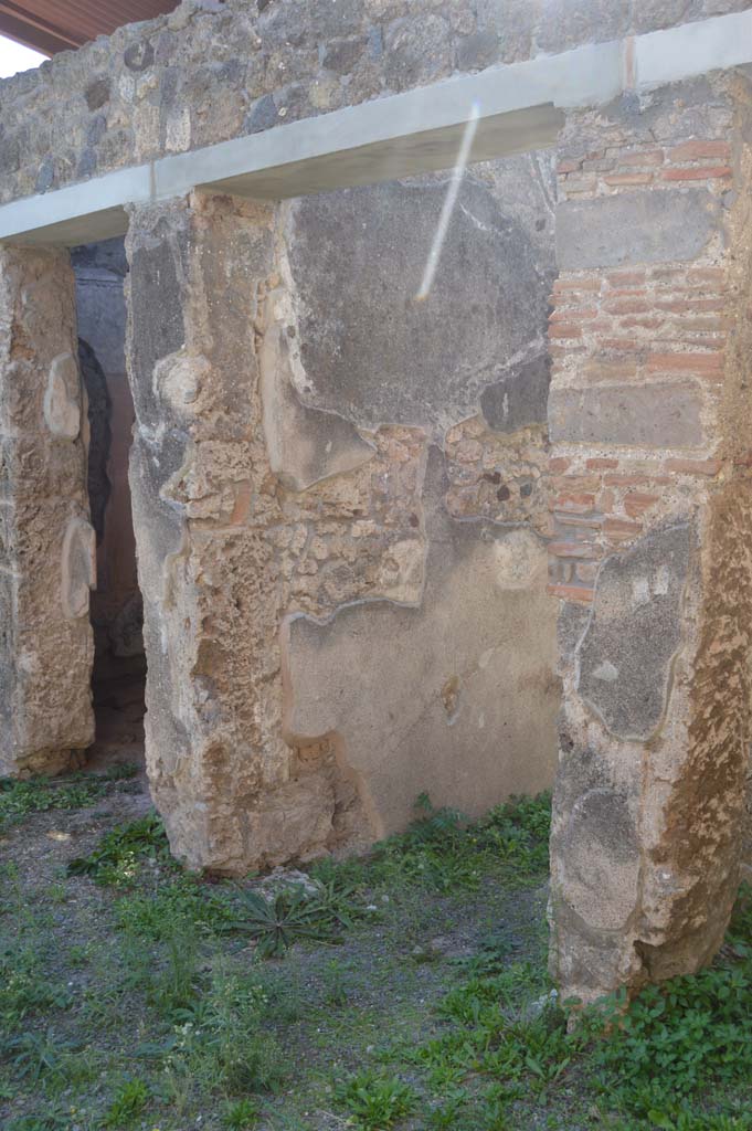 IX.7.20 Pompeii. October 2017.
Looking towards south wall of entrance corridor, and doorway to room (c), on its south side.
Foto Taylor Lauritsen, ERC Grant 681269 DÉCOR.