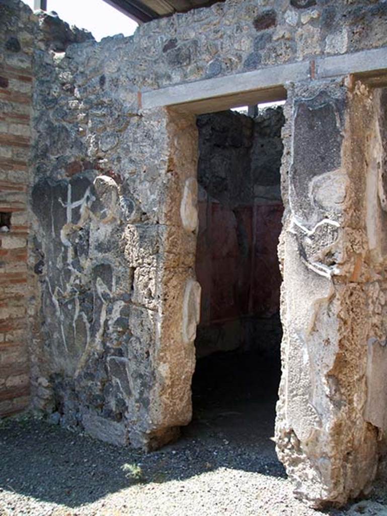 IX.7.20 Pompeii. May 2005.
Doorway to room (c), cubiculum on south side of street entrance doorway.