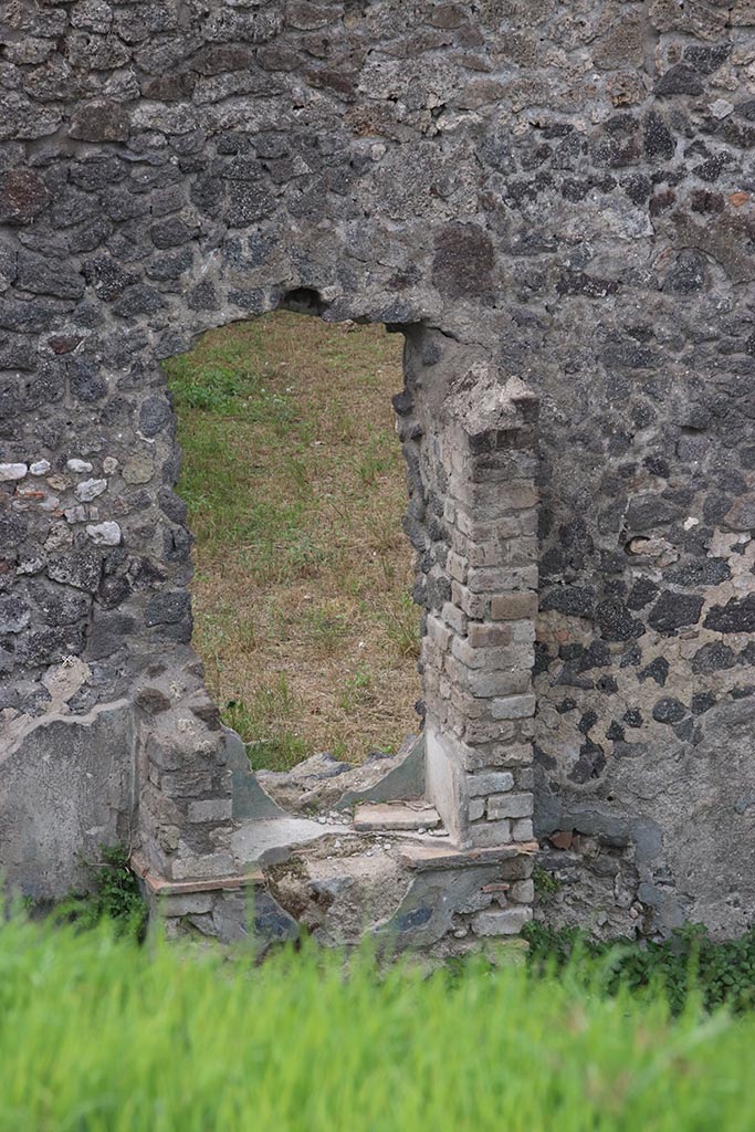IX.7.20 or IX.7.(?) Pompeii. October 2024.
Niche against west wall, on south side of fountain. Photo courtesy of Klaus Heese.
(Note: this has also been entered at IX.7.16).