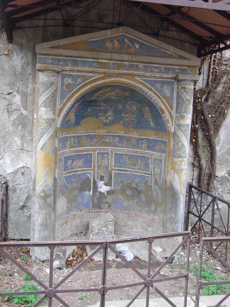 IX.7.20 Pompeii. December 2007. Mosaic fountain.
See Boyce G. K., 1937. Corpus of the Lararia of Pompeii. Rome: MAAR 14. (p. 89, no.446)
See Jashemski, W. F., 1993. The Gardens of Pompeii, Volume II: Appendices. New York: Caratzas. (p.242-3, no.504, location given as IX.7.25)