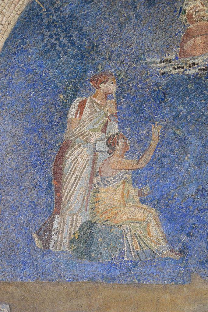 IX.7.20 Pompeii. October 2017. Detail from arched top.
Two female figures, one seated on rock with second standing behind. Photo courtesy of Johannes Eber.