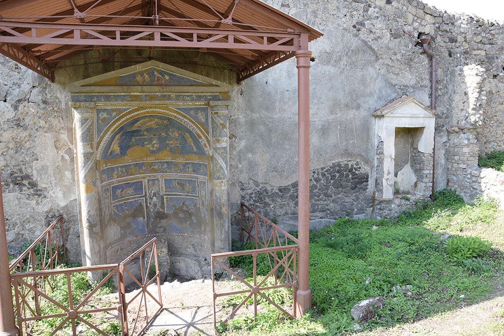 IX.7.20 Pompeii. October 2017. Looking towards west wall with fountain and niche. Photo courtesy of Johannes Eber.
(Note: also entered at IX.7.16).
