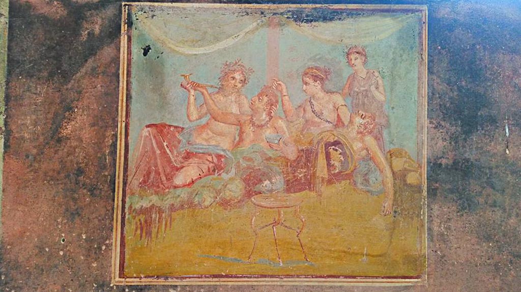 IX.12.6 Pompeii. 2016/2017.
Room “m”, central painting from east wall of triclinium with banqueting scene. Photo courtesy of Giuseppe Ciaramella.