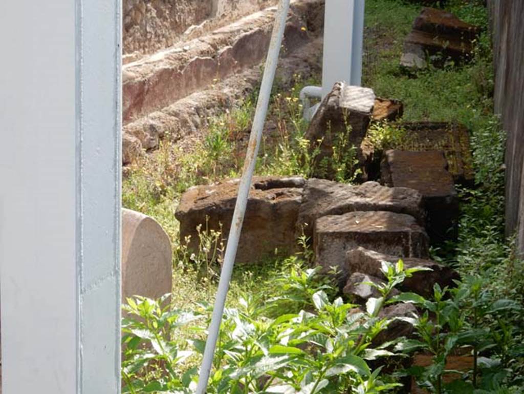 Tempio dionisiaco in località Sant’Abbondio di Pompei. May 2018. Masonry on south side.
Photo courtesy of Buzz Ferebee.