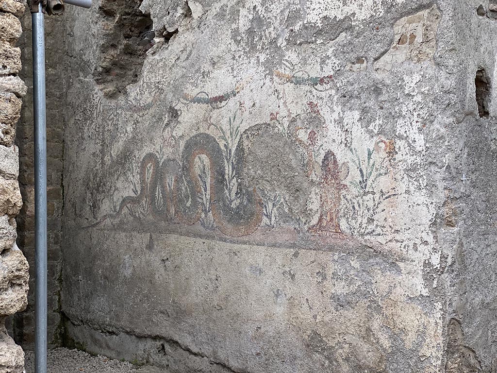 Pompeii Altar at V.8, on north-east side of junction. November 2021.
Painted street shrine at the rear of the Well, on north side of Vicolo delle Nozze d’Argento.
Photo courtesy of Joonas Vanhala.