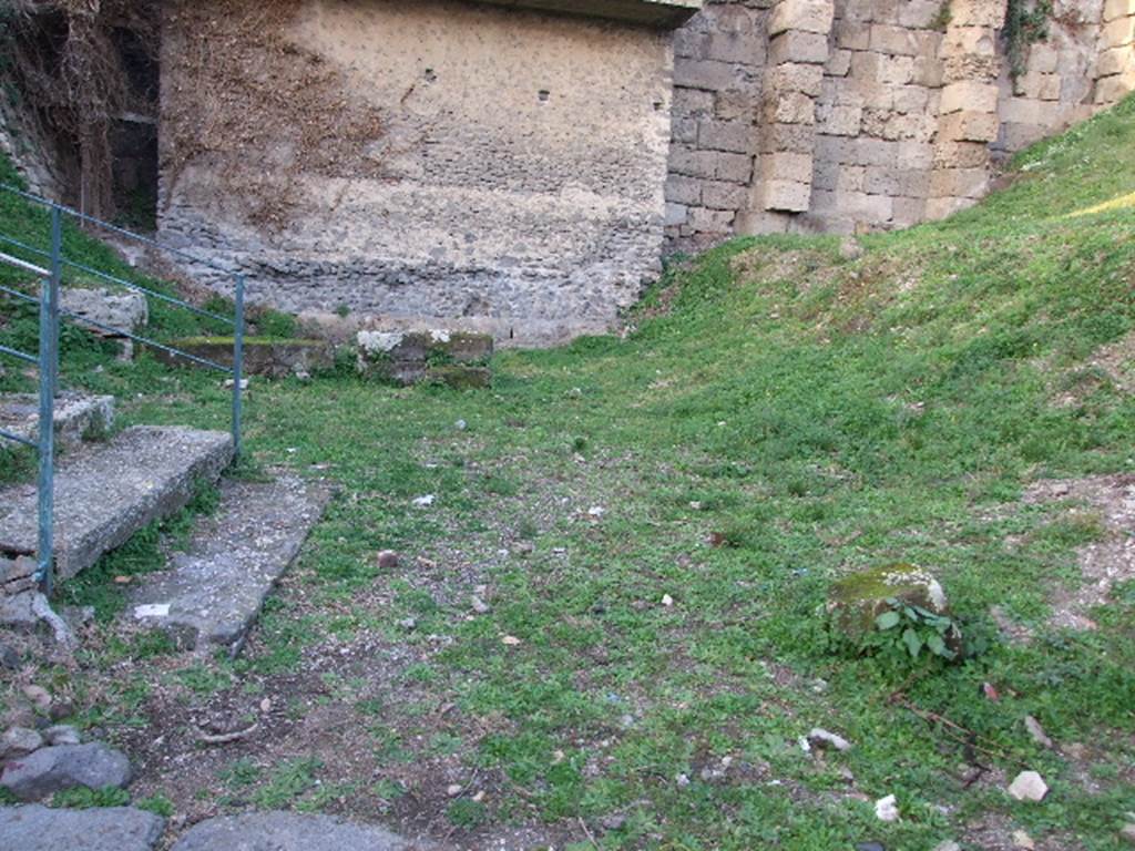 Via di Mercurio Pompeii. Site of centre part of wall which used to contain the street altar,.