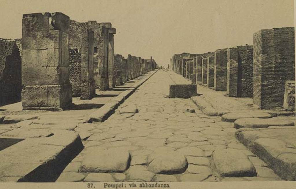VII.14.14 Pompeii, on right. Mid 1890’s photograph by Esposito, no. 087, showing Via dell’Abbondanza, looking west. On the right, the street altar can be seen at corner of Vicolo del Lupanare . Photo courtesy of Rick Bauer.