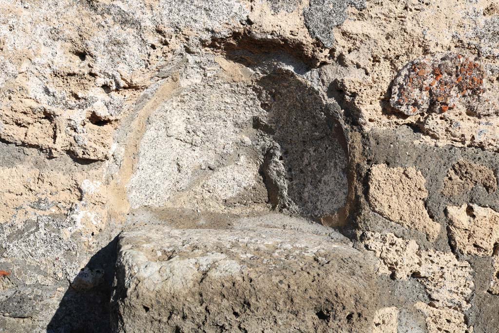 Street Altar at VIII.3.18/17. December 2018. Niche above street altar. Photo courtesy of Aude Durand.