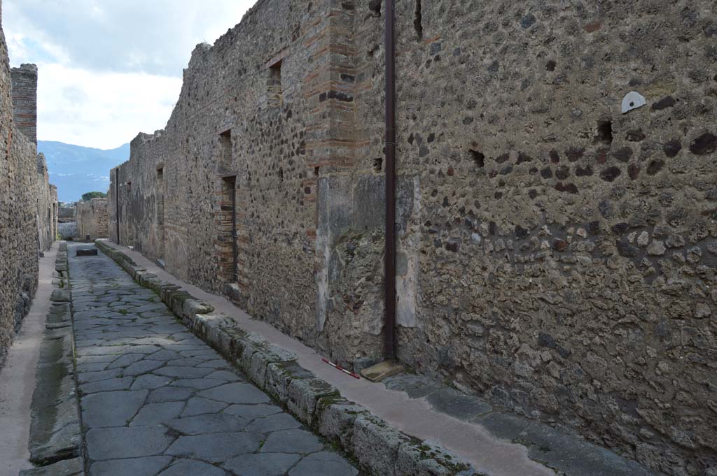 IX.2.19 Pompeii. October 2018. Location of street painting or shrine, looking south along west wall on Vicolo di Tesmo.
Foto Taylor Lauritsen, ERC Grant 681269 DÉCOR.