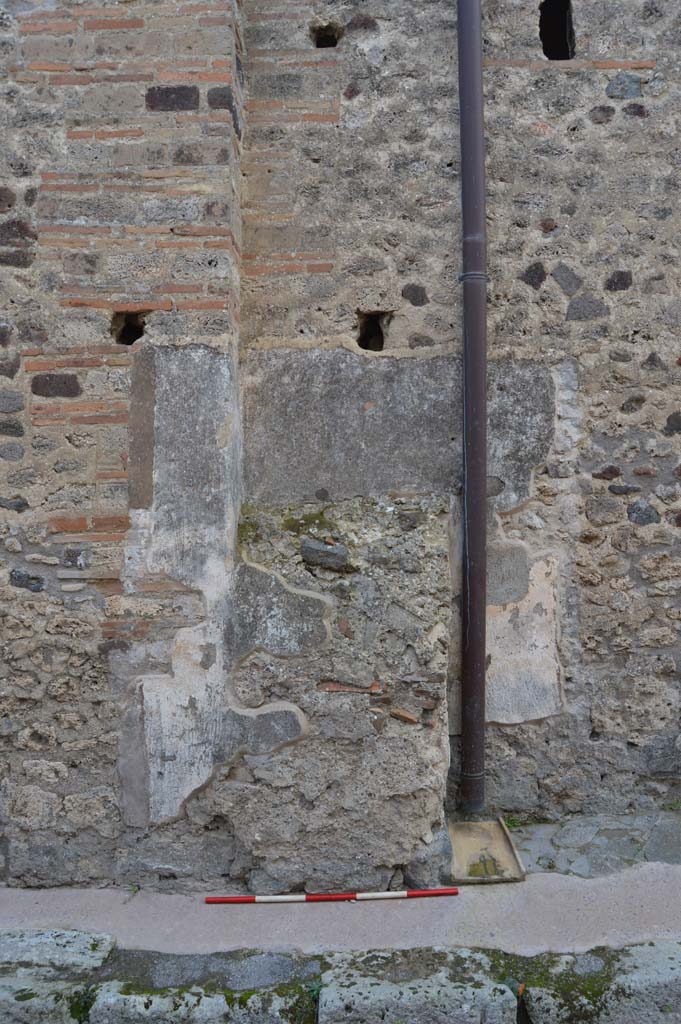 IX.2.19 Pompeii. October 2018.
Location of street painting or shrine on west wall of Vicolo di Tesmo.