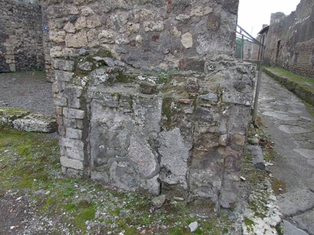 IX.8.1 Street altar on Via di Nola with Vicolo del Centenario on right side. December 2007.