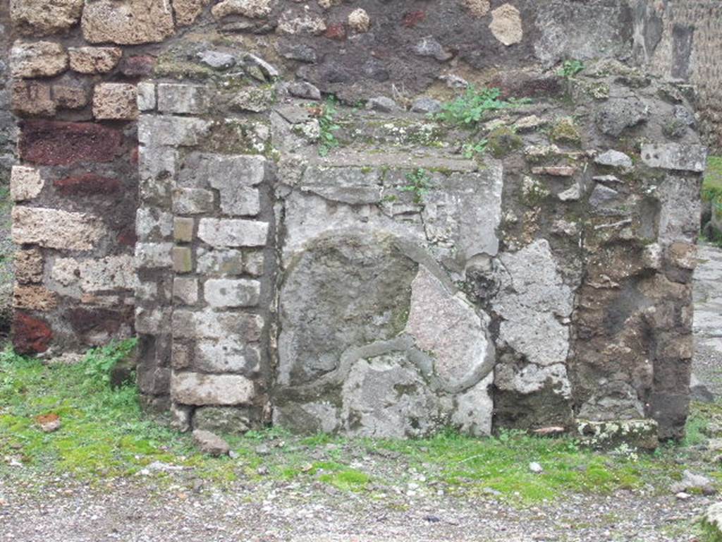 IX.8.1 Street altar. December 2005.  