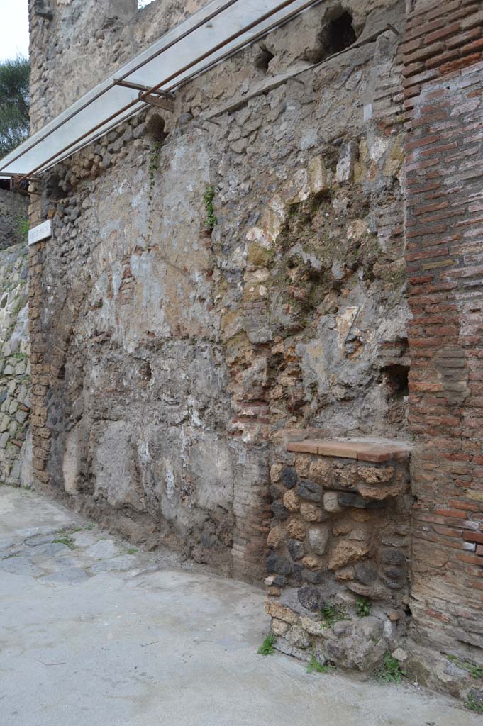 Pompeii street altar outside IX.11.1. March 2018. Looking north-west towards altar.
Foto Taylor Lauritsen, ERC Grant 681269 DCOR.
