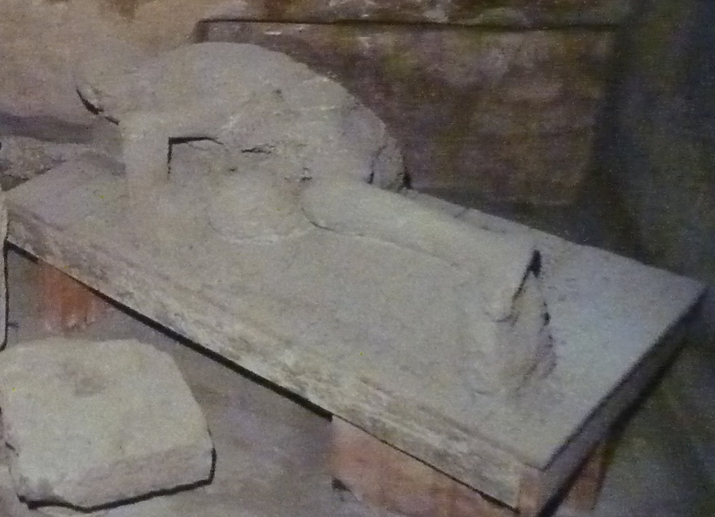 Victim 69. 2007. Cast in room 19 of VII.16.17 Casa di Maius Castricius.
Victims 69 and 68 were stored in room 19.
See Varriale I., 2006. in Aoyagi M. and Pappalardo U., 2006. Pompei (Regiones VI-VII) Insula Occidentalis. Napoli: Valtrend, p. 451.