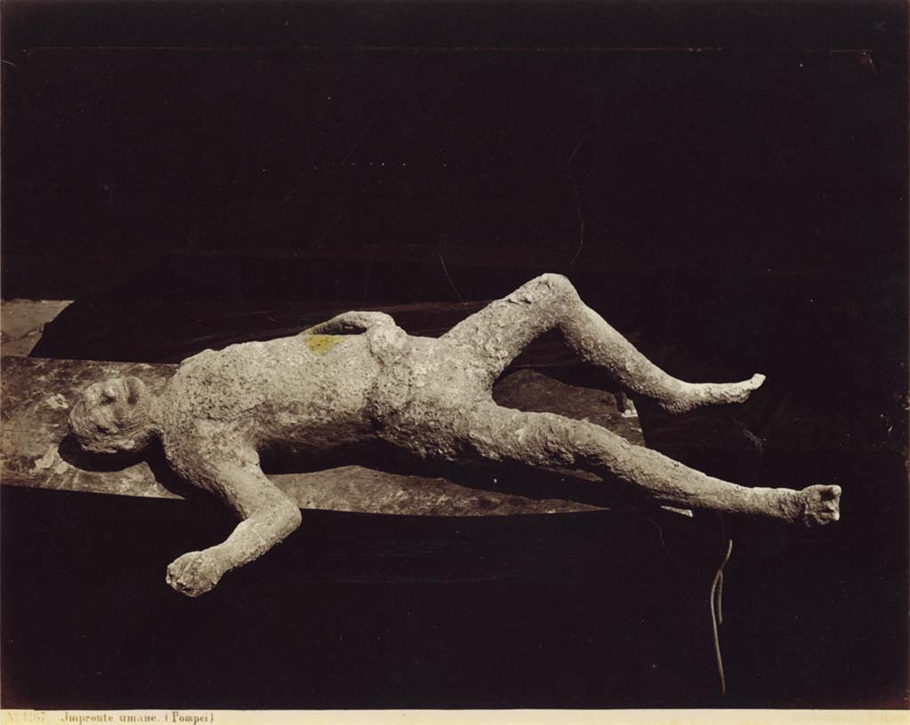 Victim number 6, found on the north-east corner of Insula III of Region IX, where the unnamed roadway meets the Vicolo di Tesmo.
Photo courtesy of Eugene Dwyer.
