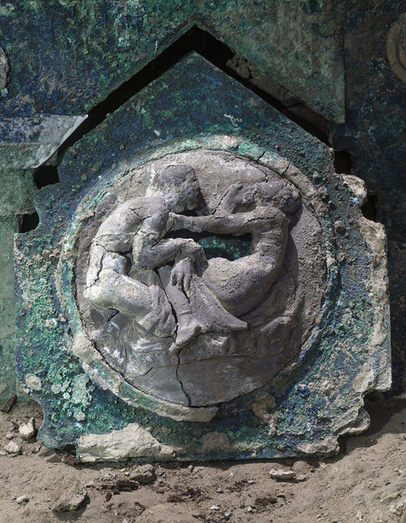 Cività Giuliana. February 2021.
These medallions, set in bronze sheet and surrounded by decorative motifs, represent male and female figures in relief, depicted in erotic scenes.

Cività Giuliana. Febbraio 2021.  
Questi, incastonati nelle lamine bronzee e contornati da motivi decorativi in esse ricavati, rappresentano figure maschili e femminili a rilievo ritratte in scene a sfondo erotico.

Photograph © Parco Archeologico di Pompei.
