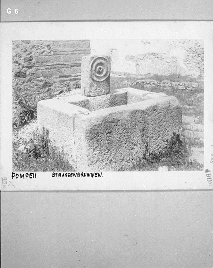 Fountain at 1.5.2, Pompeii.
DAIR 1305_G06. Photo  Deutsches Archologisches Institut, Abteilung Rom, Arkiv. 
Foto Taylor Lauritsen, ERC Grant 681269 DCOR.
