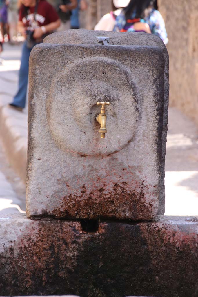 Fountain outside I.9.1 on Via dellAbbondanza. September 2019. 
Relief of patera or plate on pilaster. Photo courtesy of Klaus Heese.

