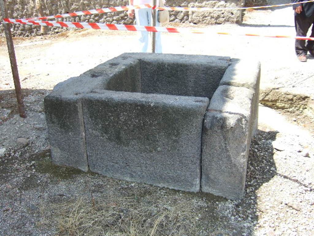 Fountain outside I.16.4. May 2006. Looking west.