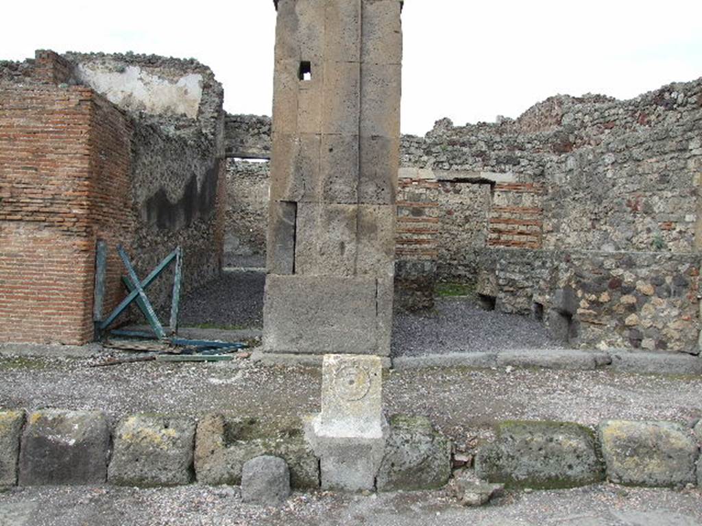 V.1.3 Pompeii. December 2006. Fountain at V.1.3 on edge of pavement on Via Nola. Between V.1.3 and V.1.4.