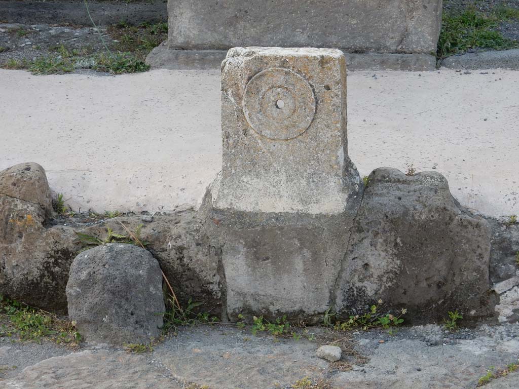 V.1.3 Pompeii. June 2019. Looking north at fountain between V.1.3 and V.1.4. with relief of “patera” or plate.
Photo courtesy of Buzz Ferebee.