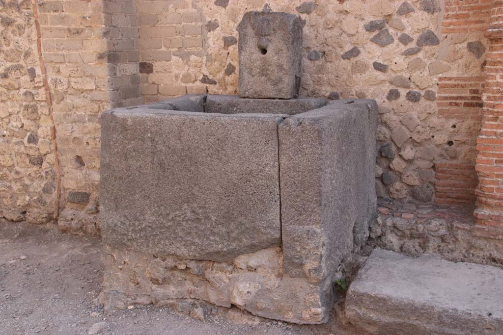 VII.8, Pompeii. September 2021. Fountain outside north wall of Forum, next to entrance VII.7.26. Photo courtesy of Klaus Heese.