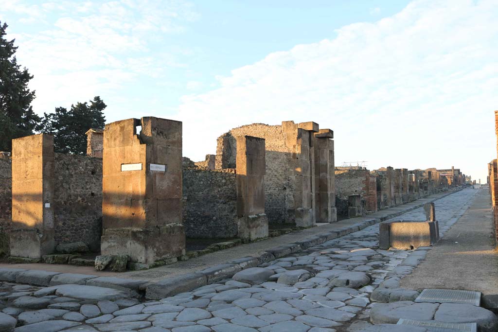 Fountain outside VII.14.13 and VII.14.14 on Via dellAbbondanza, Pompeii, south side. December 2018. 
Looking west from junction with Via dei Teatri, on left, and VIII.5.31 and VIII.5.30 on corner. Photo courtesy of Aude Durand.
