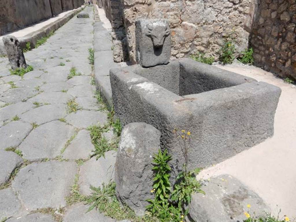 Pompeii. Fountain on Vicolo di Tesmo outside IX.7.17, May 2018. Looking north. Photo courtesy of Buzz Ferebee.