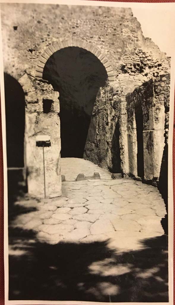 Pompeii Porta Marina. 1928. Looking east through tunnel under arch, into city. 
Photo courtesy of Rick Bauer.

