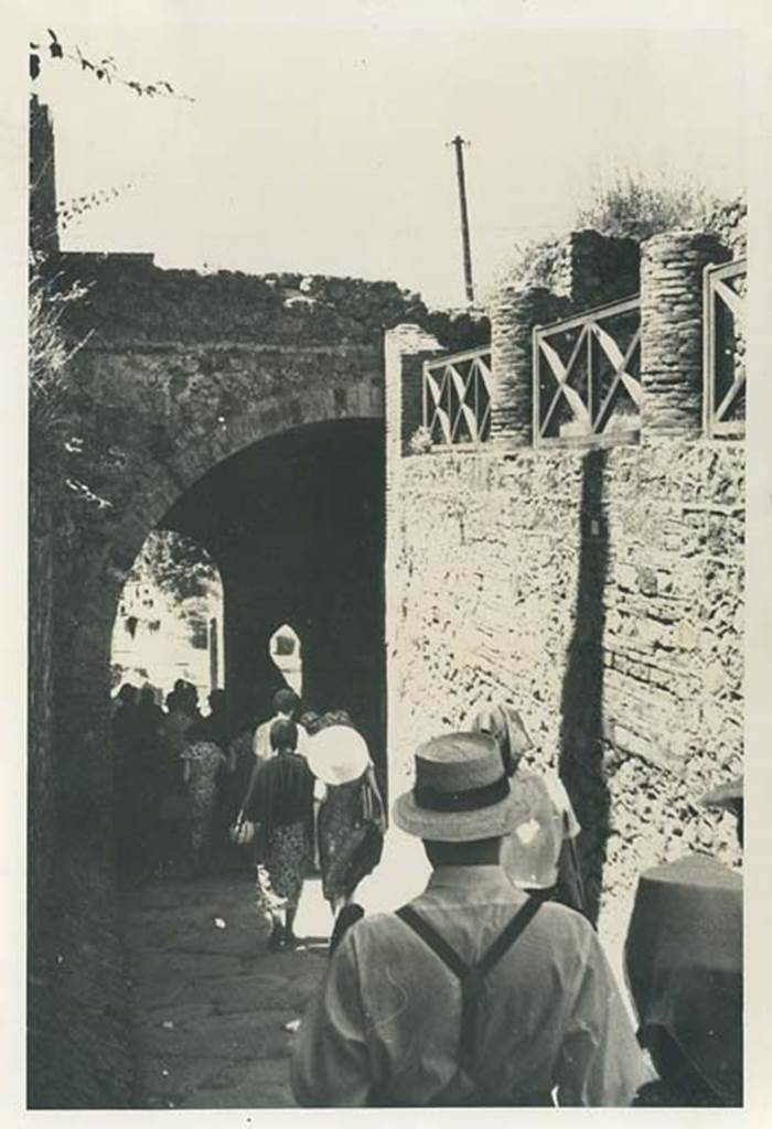 Porta Marina, Pompeii. 22nd July 1961. Exiting west from Via Marina through the gate. Photo courtesy of Rick Bauer.
