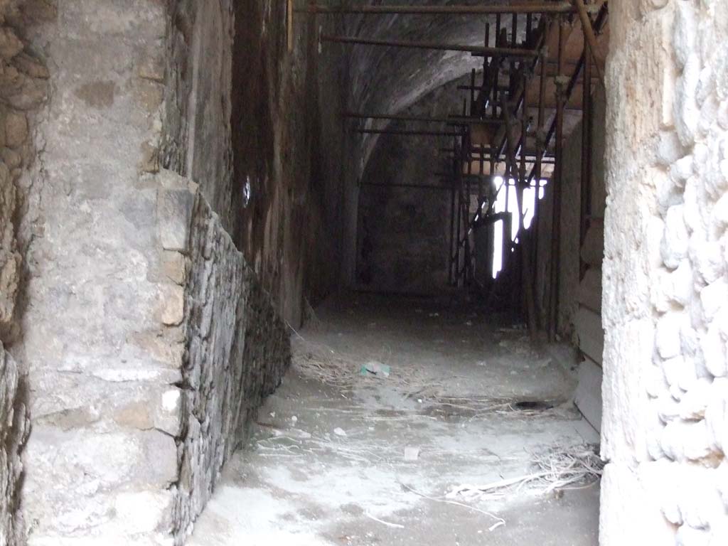 Pompeii Porta Marina. December 2006. Pedestrian tunnel, looking towards east end.