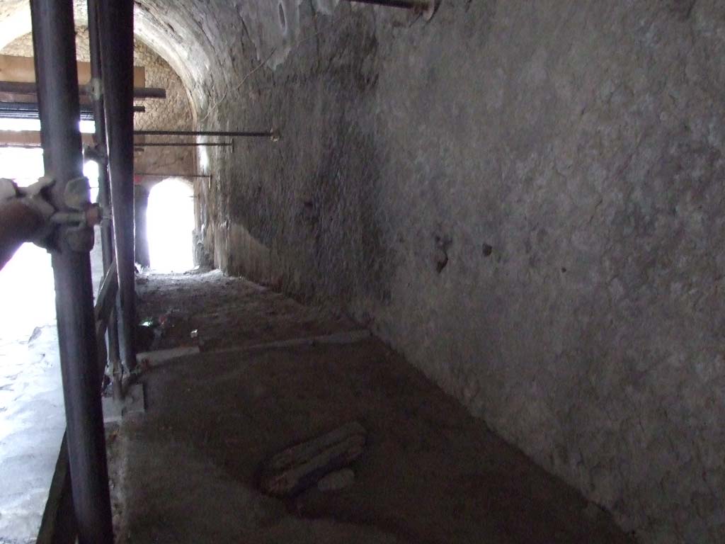Pompeii Porta Marina. December 2006. Pedestrian tunnel, looking west from east end.