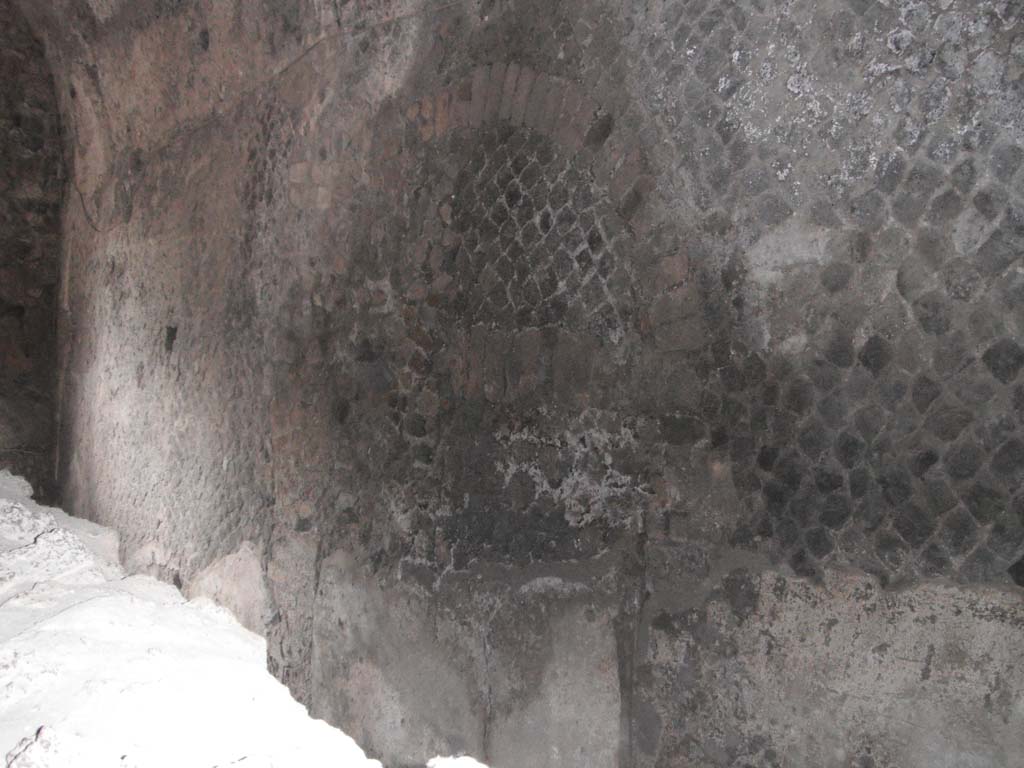 Porta Marina, Pompeii. May 2011. North wall of pedestrian tunnel. Photo courtesy of Ivo van der Graaff.

