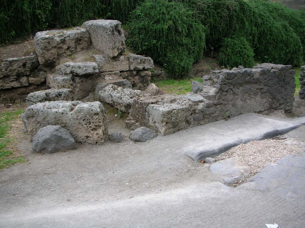 Porta di Sarno or Sarnus Gate. May 2010. North side of gate, at west end. Photo courtesy of Ivo van der Graaff.

