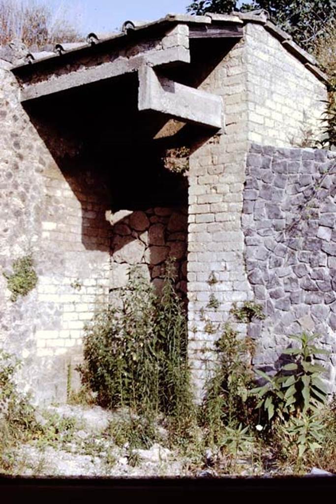Porta di Sarno or Sarnus Gate. Pompeii. 1972. South-west corner of gate. Photo by Stanley A. Jashemski. 
Source: The Wilhelmina and Stanley A. Jashemski archive in the University of Maryland Library, Special Collections (See collection page) and made available under the Creative Commons Attribution-Non Commercial License v.4. See Licence and use details. J72f0509
