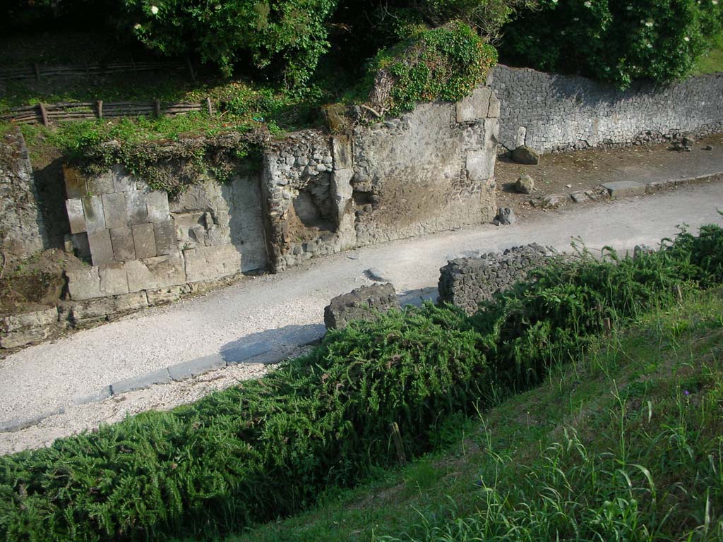 Porta di Sarno or Sarnus Gate. May 2010. Looking towards interior south wall of gate at west end. Photo courtesy of Ivo van der Graaff.