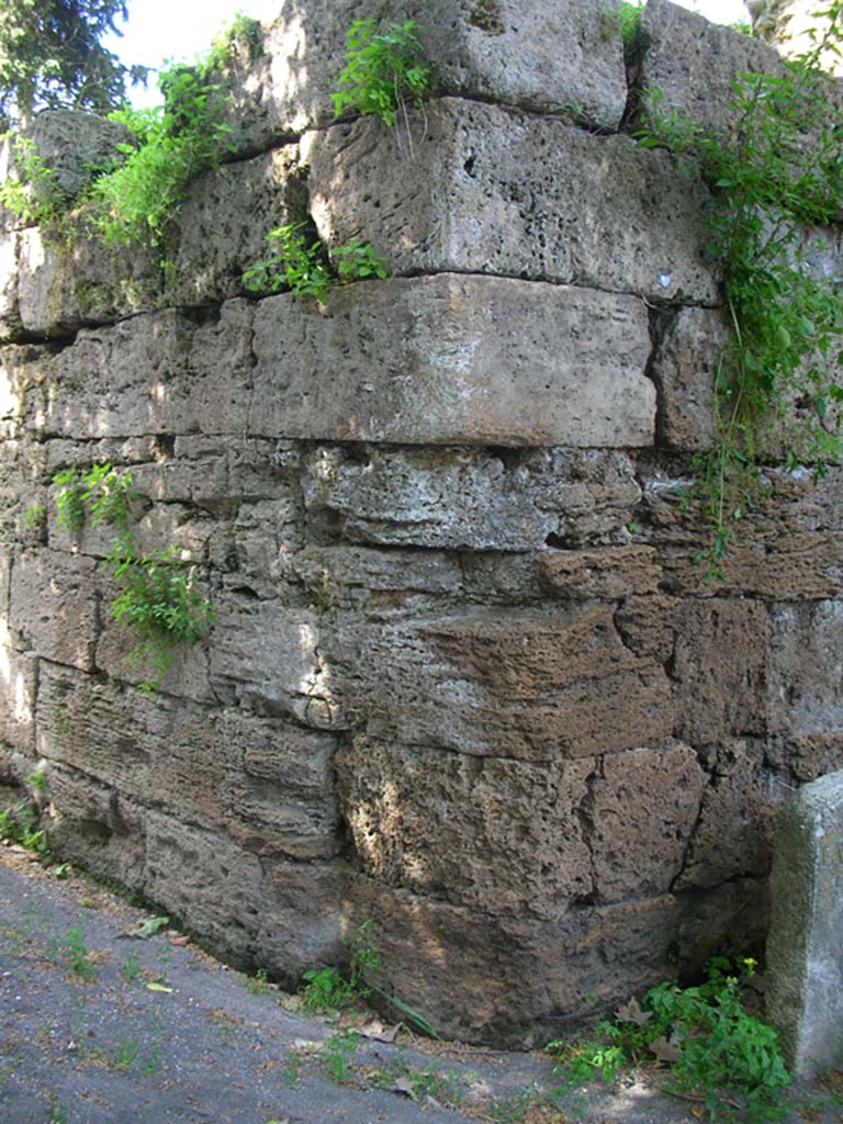 Pompeii Stabian Gate. May 2010.
East wall of gate on south-east side. Photo courtesy of Ivo van der Graaff.