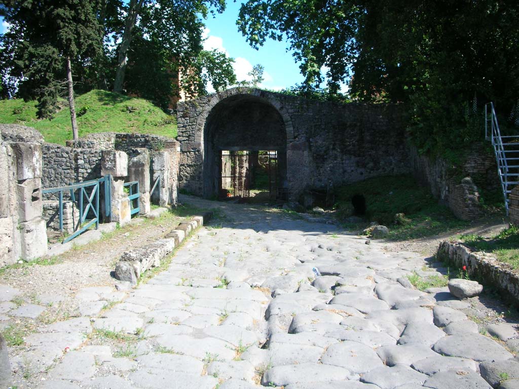 Porta Stabia, Pompeii. May 2010. Looking south towards gate on Via Stabiana. Photo courtesy of Ivo van der Graaff.