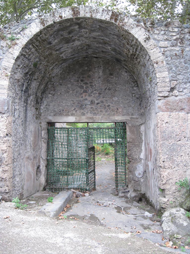 Pompeii Stabian Gate. September 2010. Looking south from north side. Photo courtesy of Drew Baker.