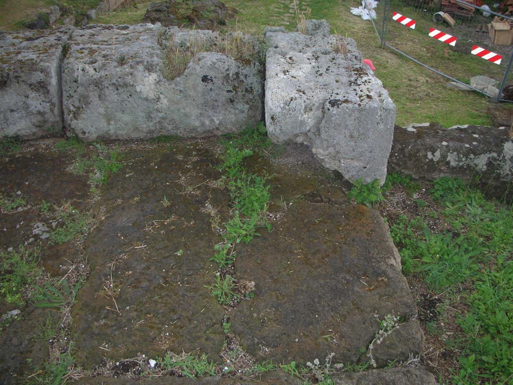 Vesuvian Gate, Pompeii. May 2010.
Detail of upper blocks on west side of gate, continued from above. Photo courtesy of Ivo van der Graaff.