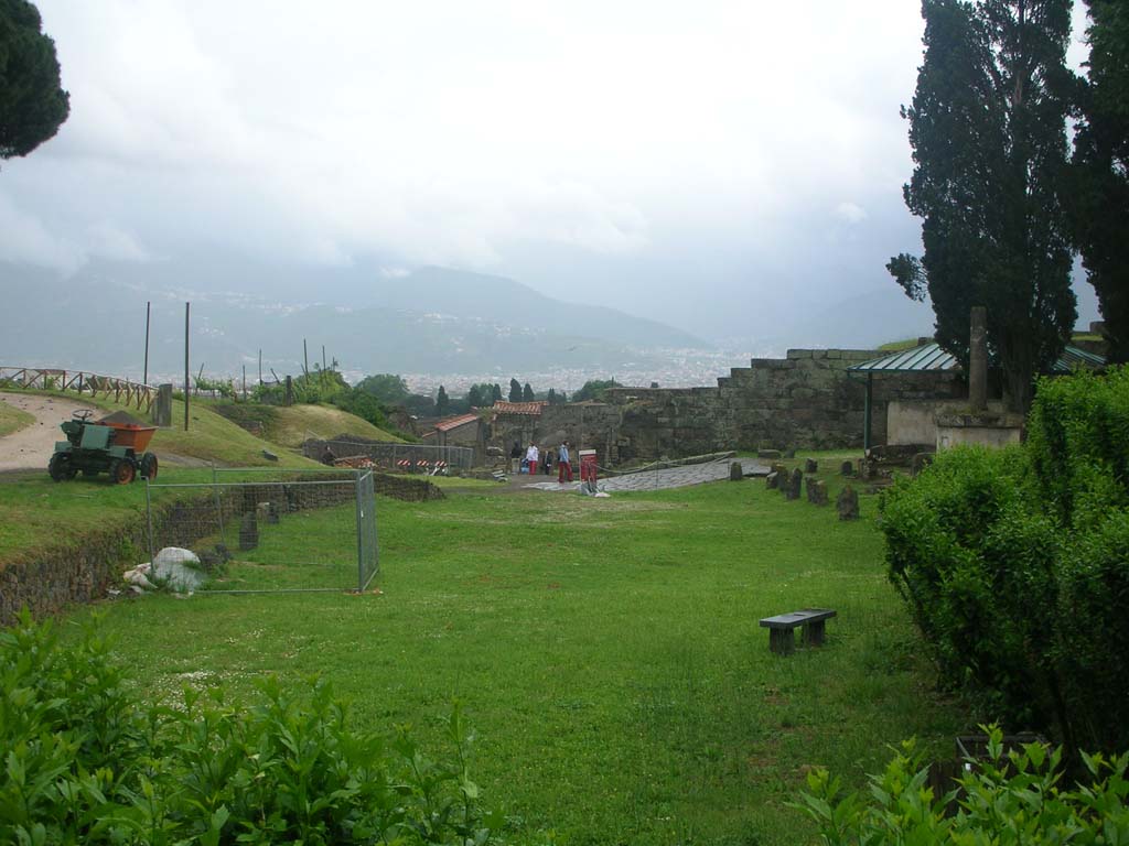Vesuvian Gate Pompeii. May 2010.
Looking south towards gate, in centre. On the left is the Cippus of Titus Suedius Clemens. Photo courtesy of Ivo van der Graaff.