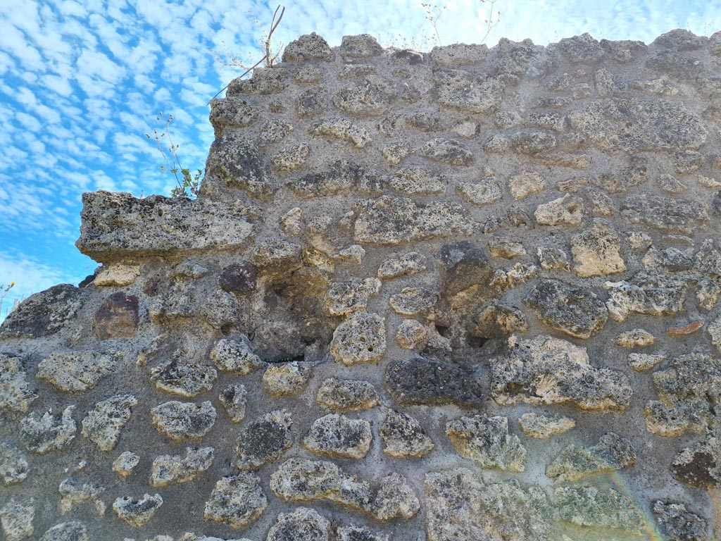 IX.6.4 Pompeii. May 2024. Looking towards upper south wall. Photo courtesy of Klaus Heese.