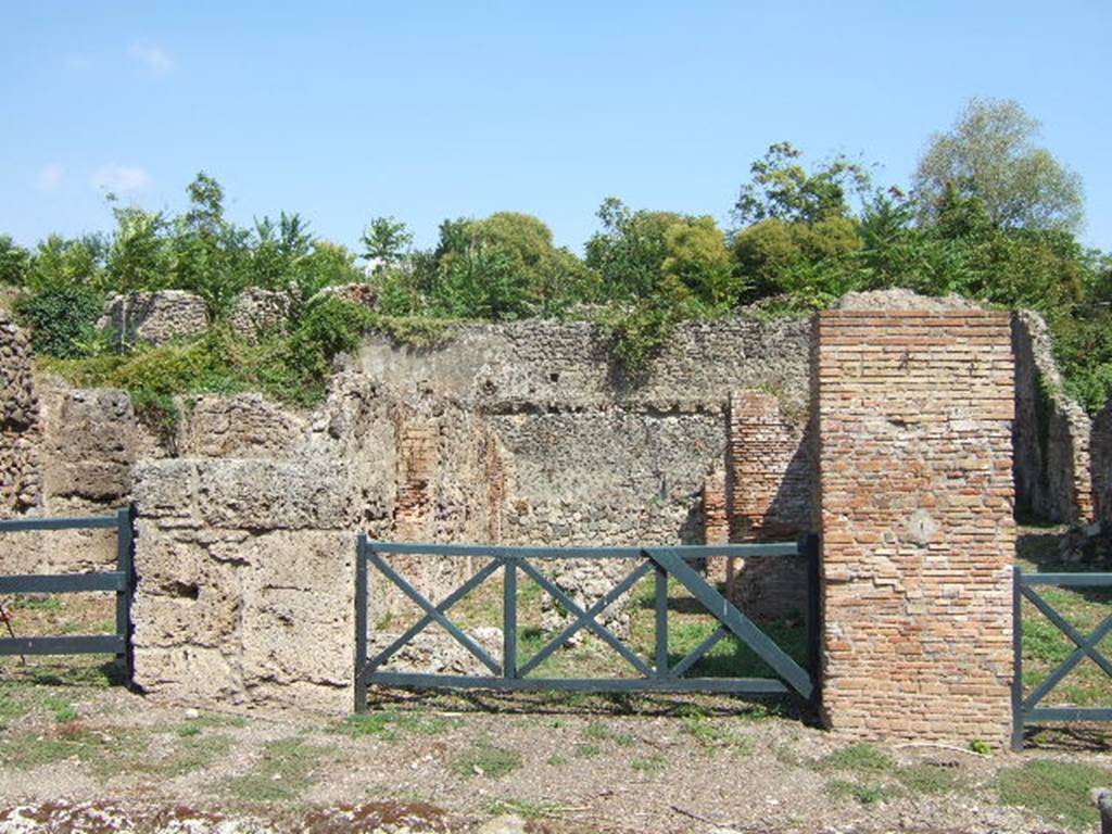 I.1.4 Pompeii. September 2005. Entrance to shop.
