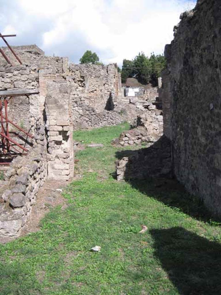 1.2.1 Pompeii. September 2010. Looking east in rear room on south side.
Photo courtesy of Drew Baker.
According to Fiorelli, one of these two rear rooms had the corridor into a vast room, containing the well, a tub for washing the kitchen utensils, and a latrine under the stairs, near to the last exit onto the same street at I.2.30.
See Pappalardo, U., 2001. La Descrizione di Pompei per Giuseppe Fiorelli (1875). Napoli: Massa Editore. (p.33-34)
